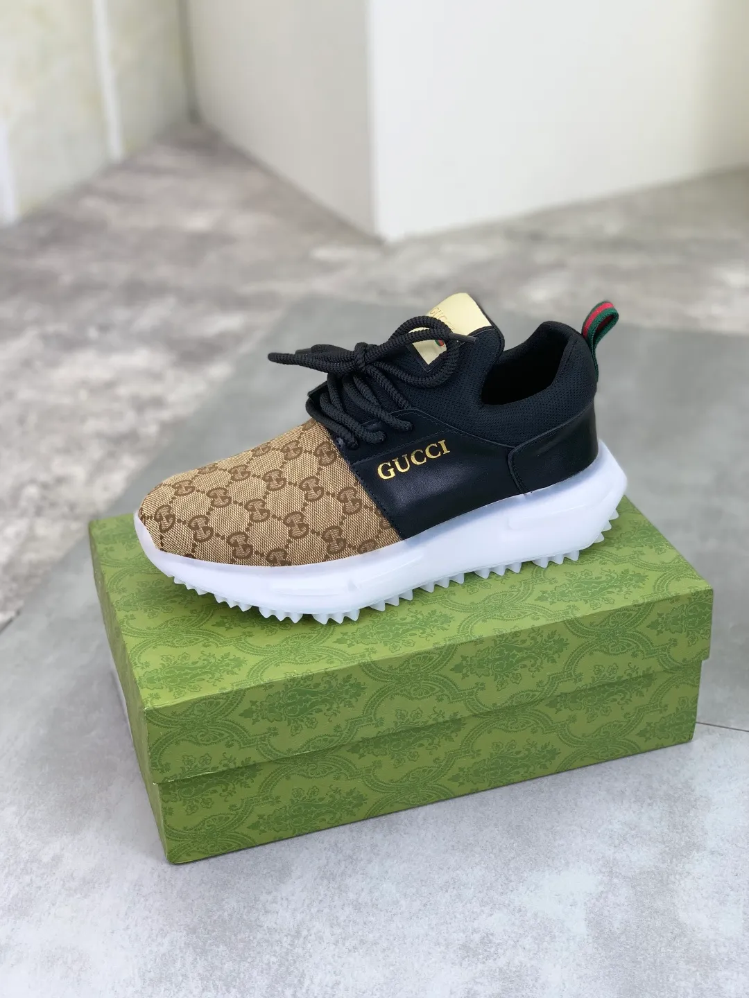 Men's shoes 💰P460💰[New style]🆘 Gucci [GUCCI] classic fashion high-top men's shoes, synchronized with counters, exquisite workmanship, exquisite color matching, the upper is made of original soft double G calfskin Gucci webbing ➕ first-layer pigskin lining ➕ pigskin feet The lasts made according to the original version are quite attractive both on the foot and in the placement. There is no need to explain the good style, the workmanship is superior, quality determines everything, absolutely versatile, code number: 38-44, 2️⃣colors🉑️ to choose from